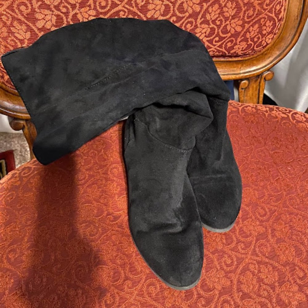 Women's boots size 8